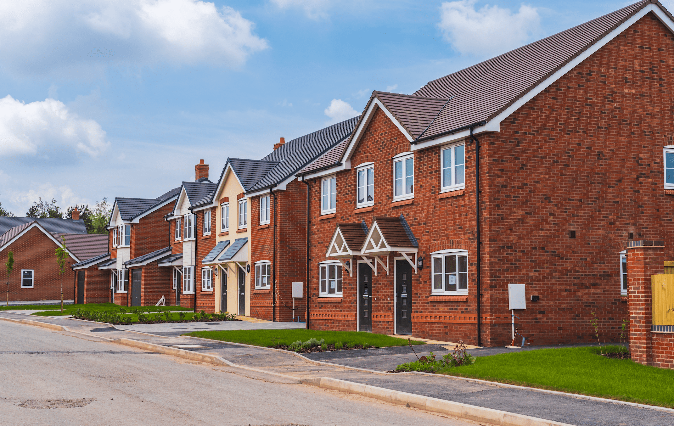 A row of UK new build properties.