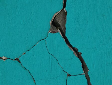 Diagonal crack on wall