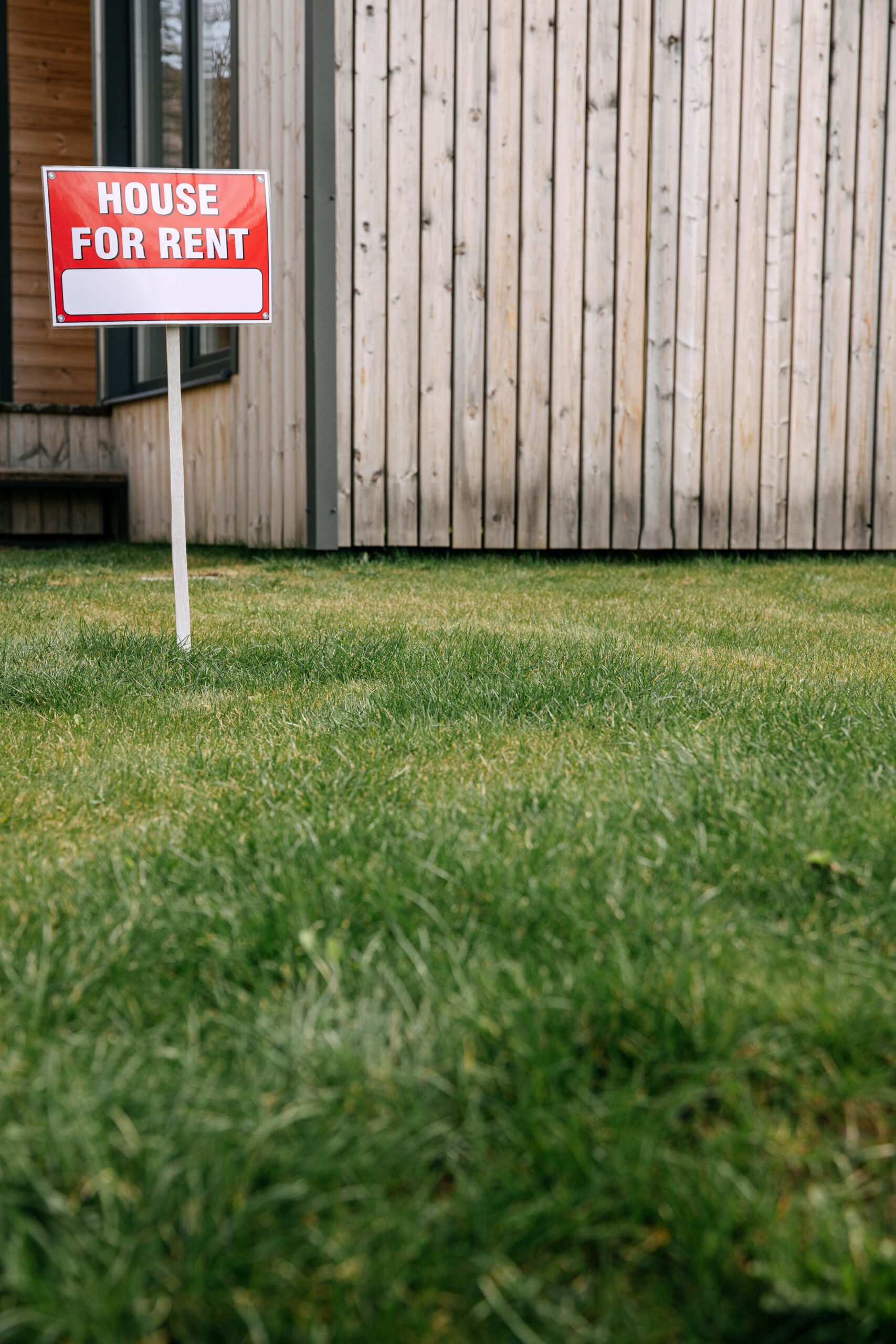 A sign that says 'house for rent'